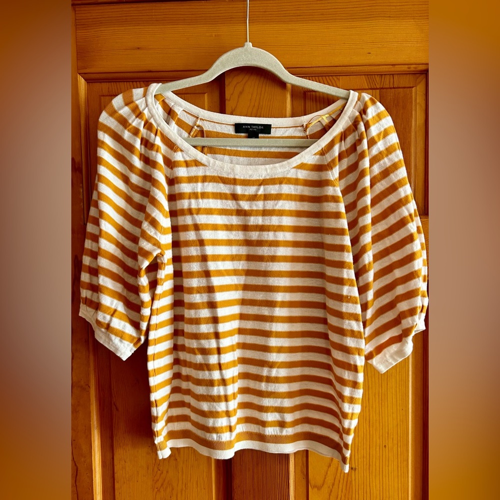 Ann Taylor mustard pleated, puffed sleeve shirt so cute! Large